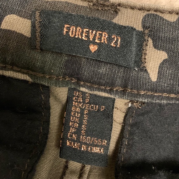 Camouflage cargo pants - Picture 2 of 3